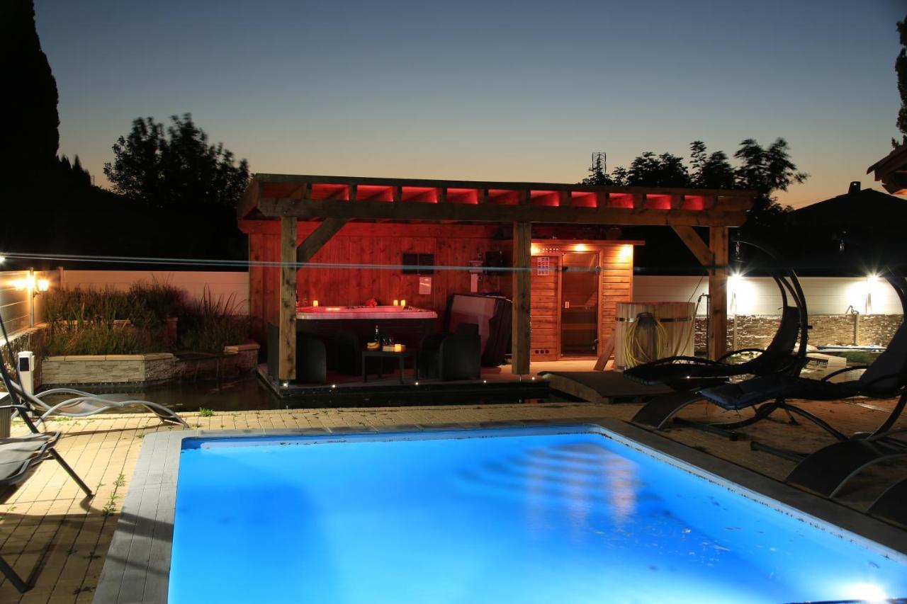 Chalet Mont Ventoux Et Chalet Vip Camaret-sur-Aigues Exteriér fotografie
